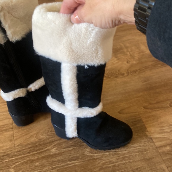 Adorable girls black boots - Picture 2 of 3